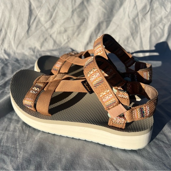Teva Midform Arivaca Sandals Women 7 Tan Webbing Embroidered Sport Shoe 1106853 - Picture 1 of 10